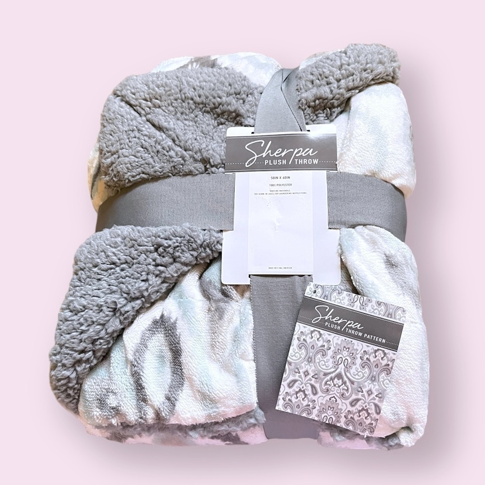 Beautiful NEW Sherpa Blanket Throw Brush Stroke Geometric White Grey Light Blue